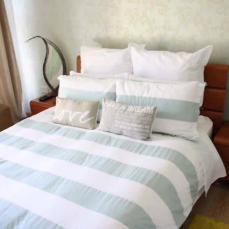 Sunflower Court Bed And Breakfast 哈博罗内 外观 照片