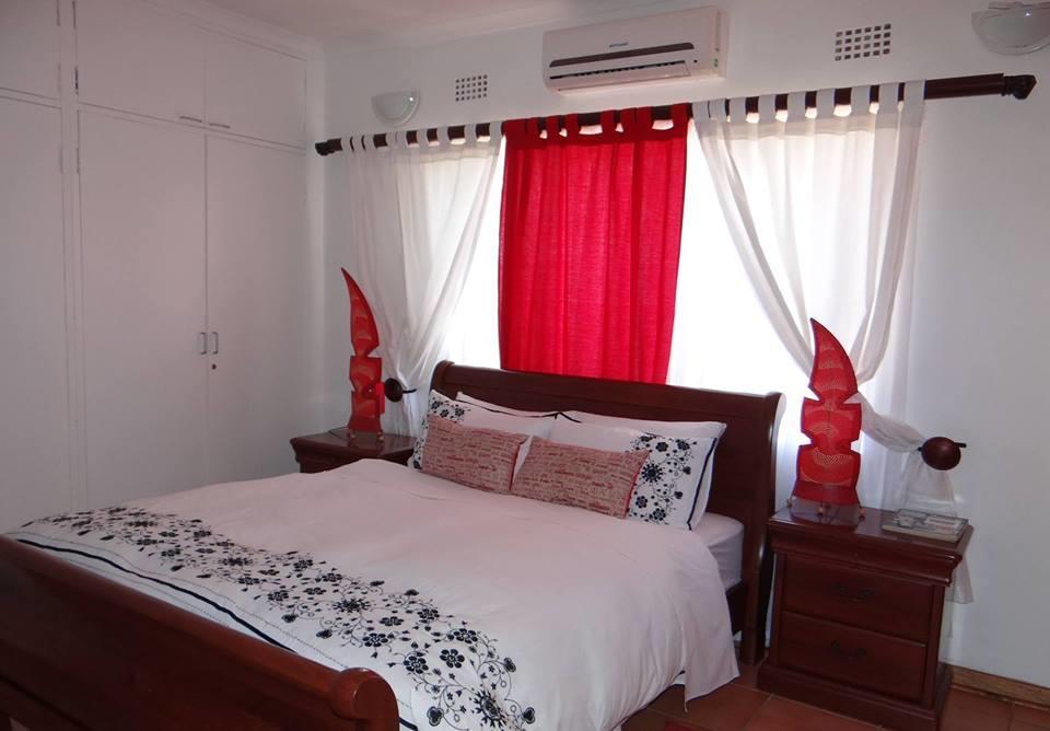 Sunflower Court Bed And Breakfast 哈博罗内 外观 照片