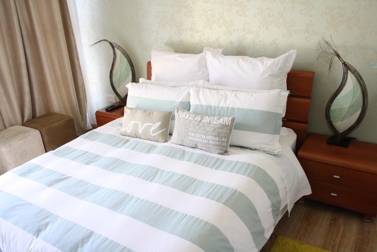 Sunflower Court Bed And Breakfast 哈博罗内 外观 照片